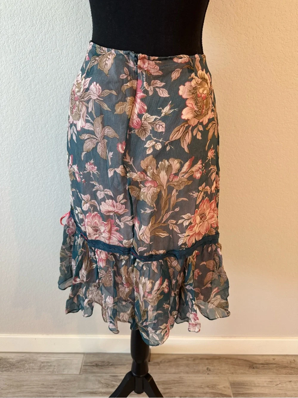 Anthropologie Odille 100% Silk Floral Ruffle Mini Skirt Blue Pink Size 10